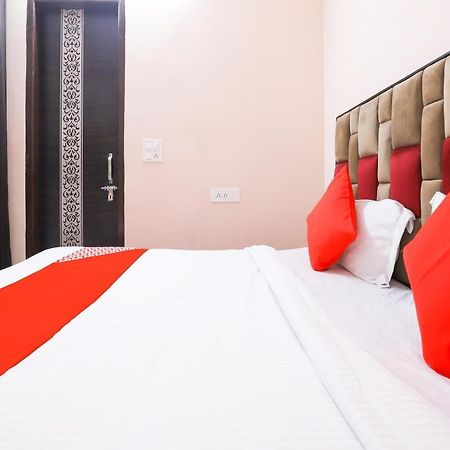 Oyo 77819 Shahdara Inn Yeni Delhi Dış mekan fotoğraf
