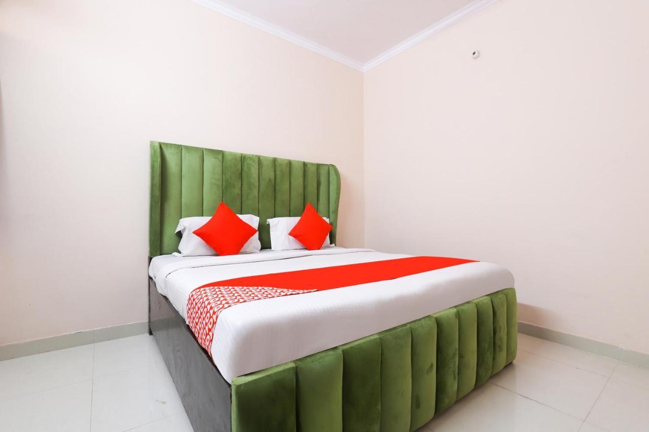 Oyo 77819 Shahdara Inn Yeni Delhi Dış mekan fotoğraf